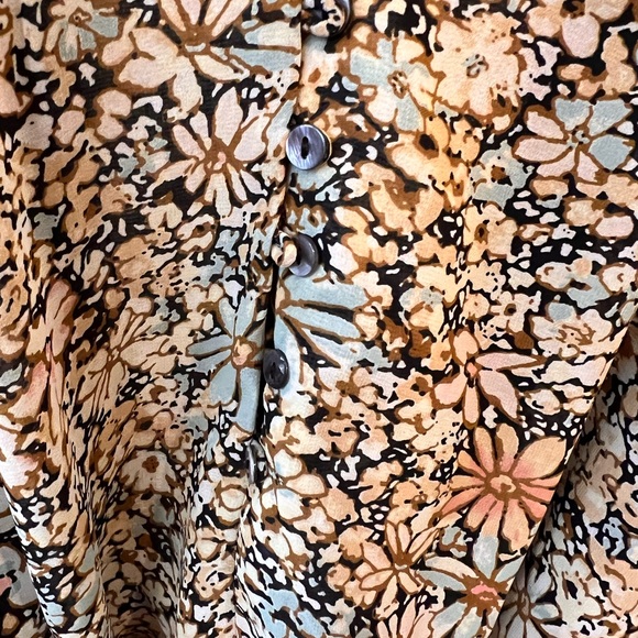 NWOT lulus season of bloom floral blouse - Picture 10 of 12